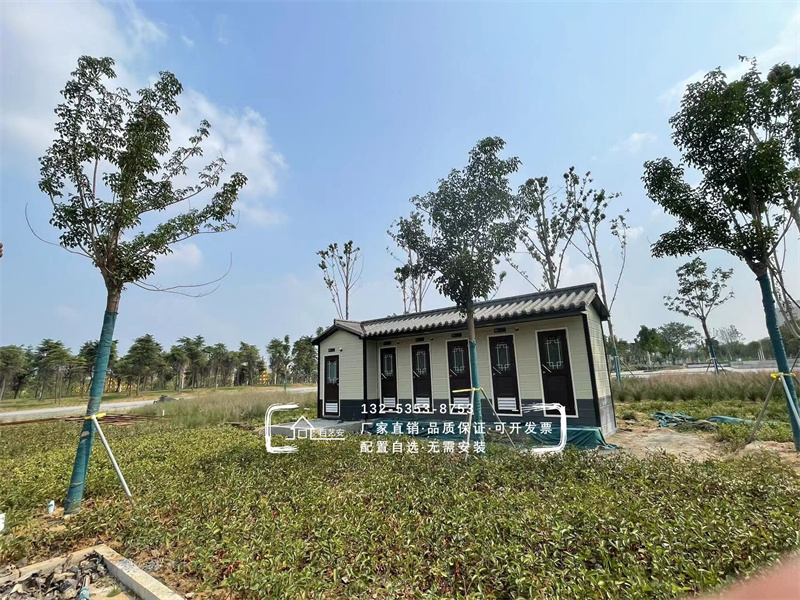 駐馬店上蔡公園5+1智水沖感應式移動廁所